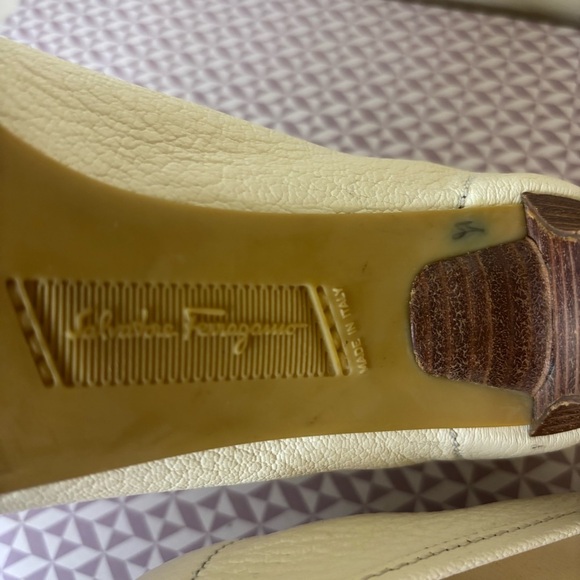Vintage Ferragamo kitten heel horse bit loafer cream leather 7.5 - Picture 8 of 11